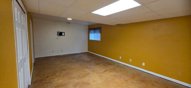 Building Photo - Stunning 4-bedroom, 2.5-bathroom home near...