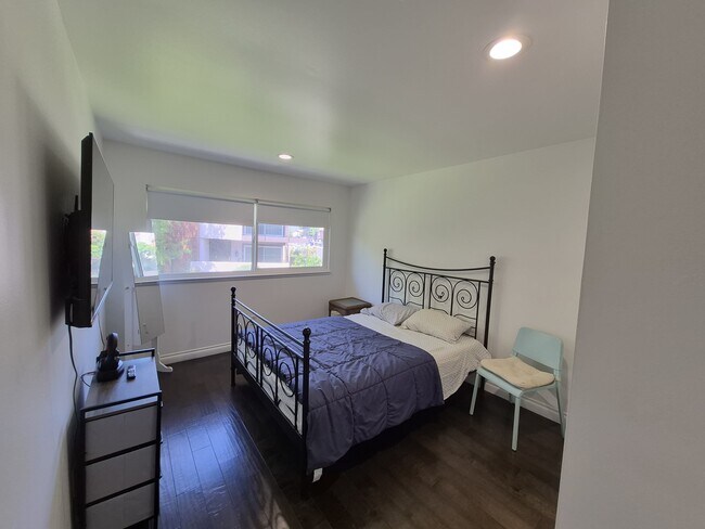 Building Photo - 5313 Sevilla Ct
