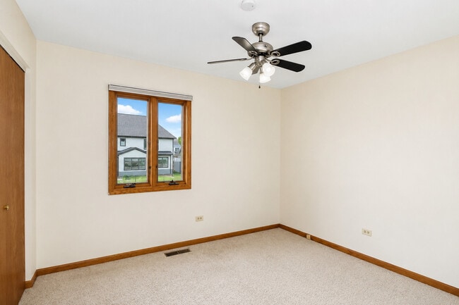 Building Photo - 706 North Point Dr