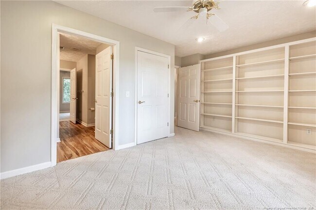 Building Photo - 789 Daphne Ln