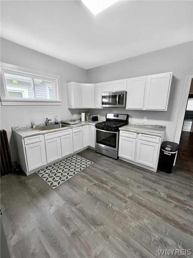 Building Photo - 36 19th St