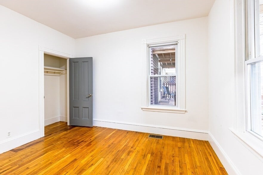 Building Photo - 178 L St