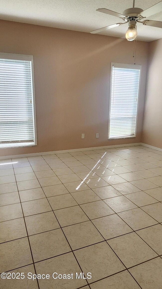 Building Photo - 1061 Pelican Ln