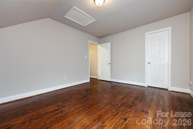 Building Photo - 1225 Kennon St