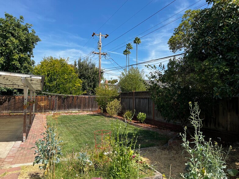 Building Photo - 1650 Glenroy Dr
