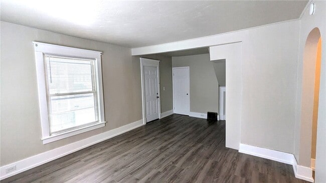 Building Photo - 502 Main St