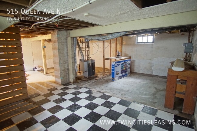 Building Photo - 515 N Queen Ave
