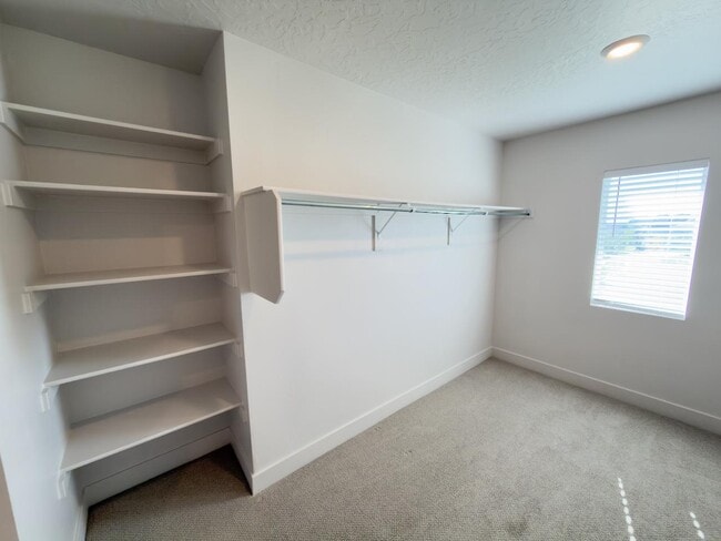 Building Photo - 414 W Snowberry Dr