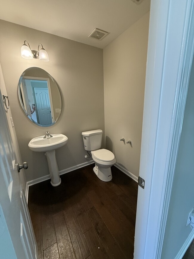 Building Photo - 6855 Coopers Hawk Trail