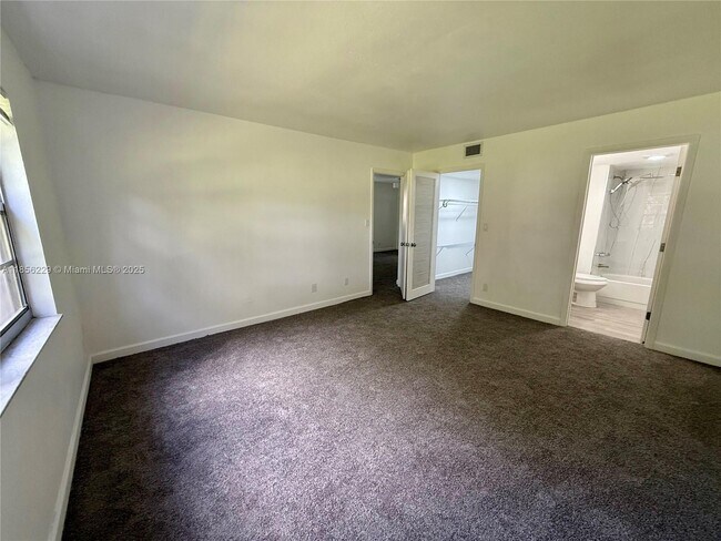 Building Photo - 8735 Ramblewood Dr