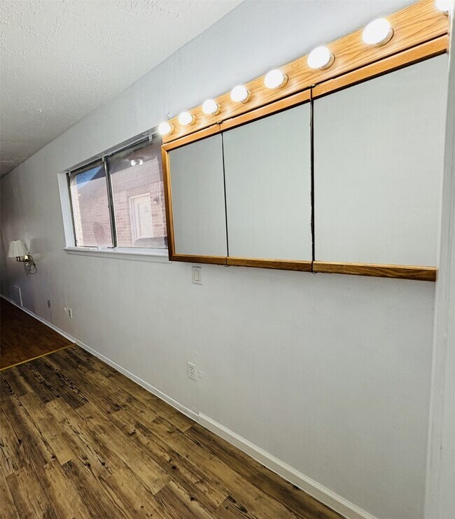 Building Photo - 9515 Water Park Ct