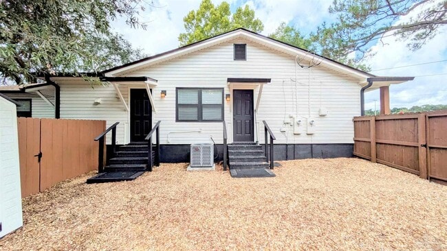 Building Photo - 9644 Hollowbrook Dr