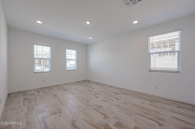 Building Photo - 7682 W Jackrabbit Ln