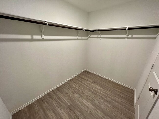 Building Photo - Beautiful 4-Bed 2-Bath Home in the Fabulou...