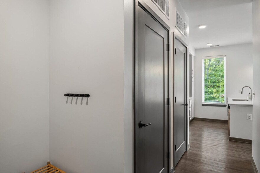 Building Photo - 6160 N Rural St