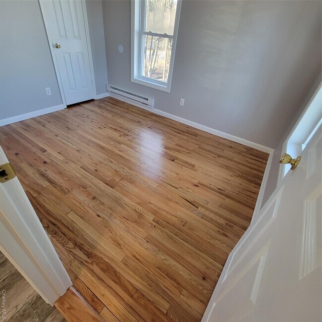 Building Photo - 19 Railroad St