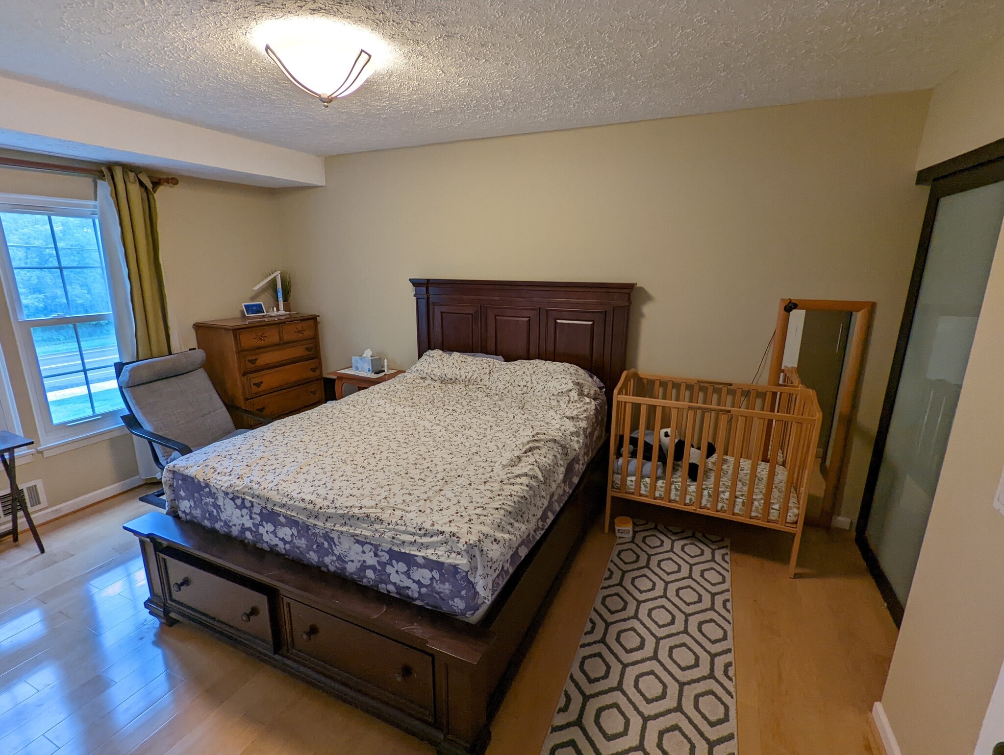 Master bedroom - 539 French Rd