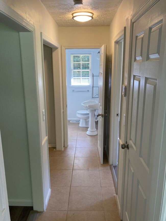 Building Photo - 3475 Wax Rd SE