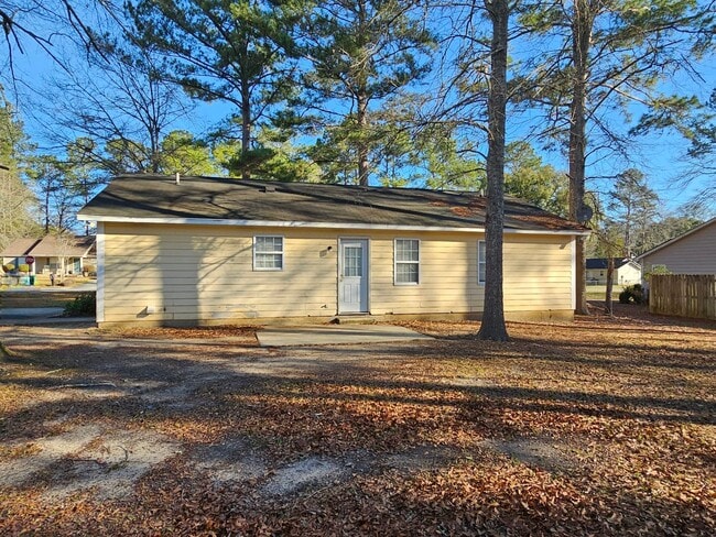 Building Photo - Home in Leesburg Available!