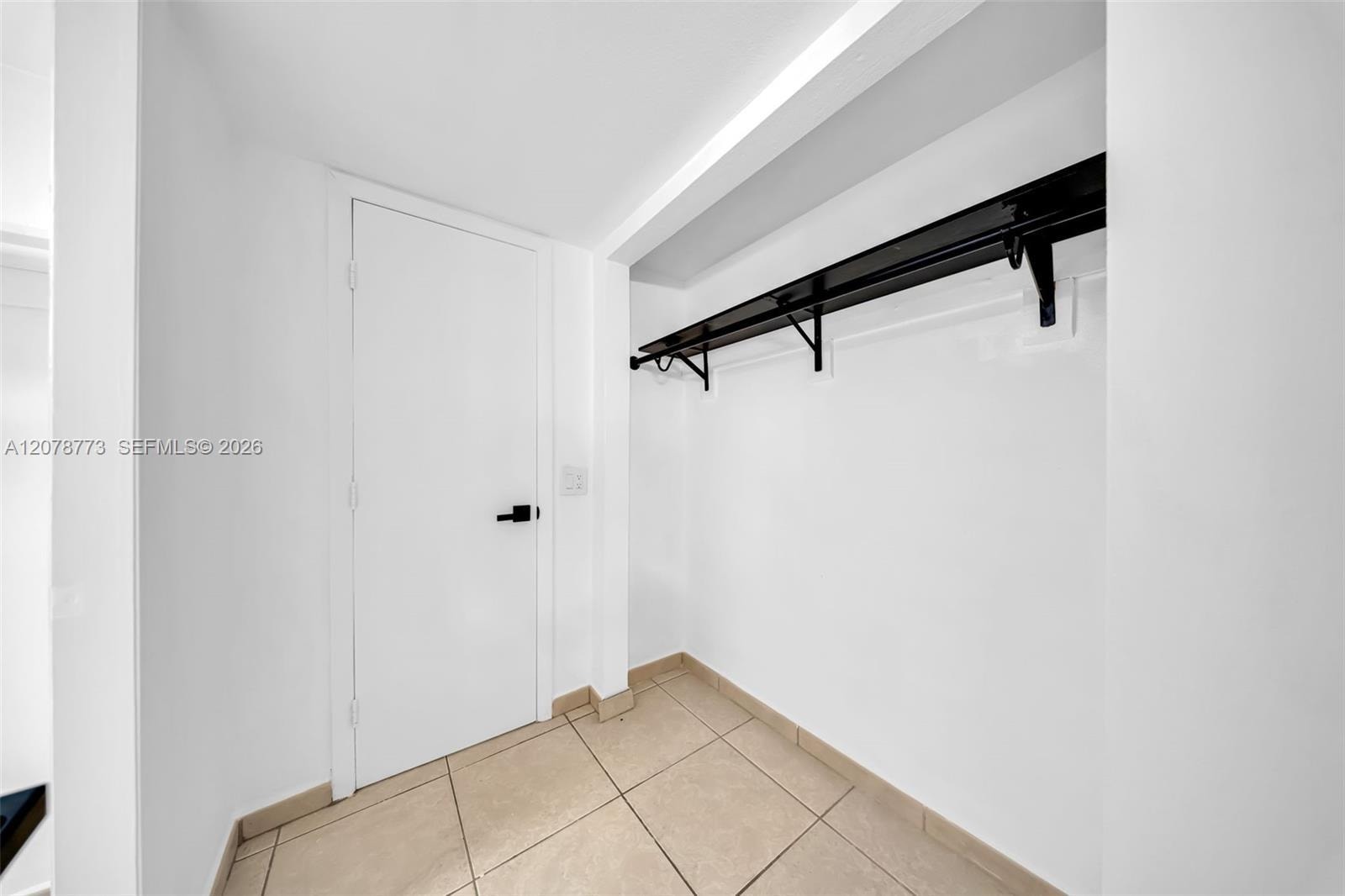 Building Photo - 9360 Fontainebleau Blvd