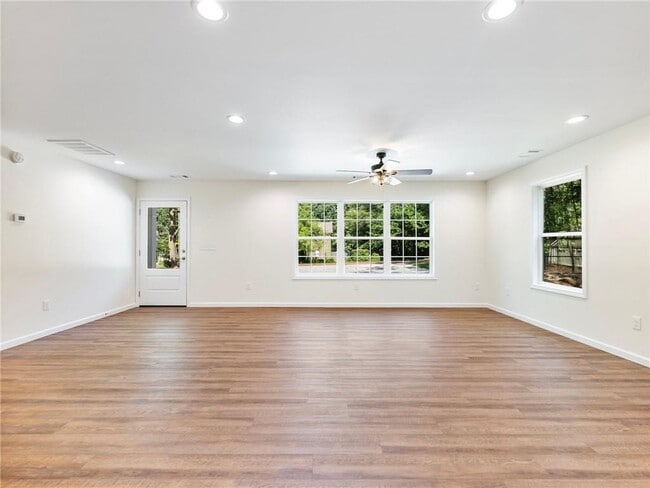 Building Photo - 8079 Beachwood Dr