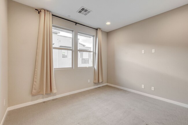 Building Photo - MOUNTAIN VIEW SUMMERLIN CONDO IN GATED COM...