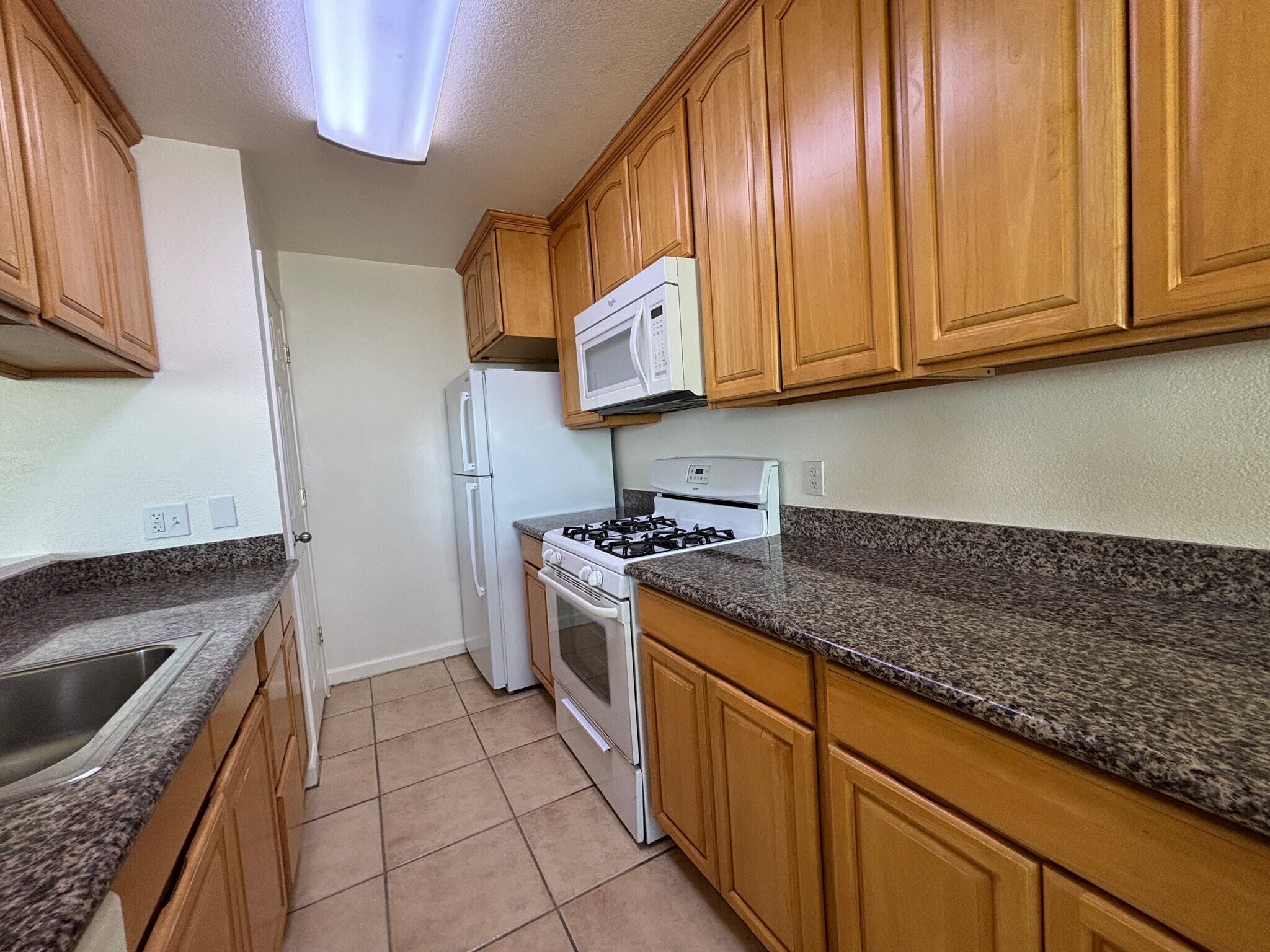 Building Photo - 3615 Sapphire Dr