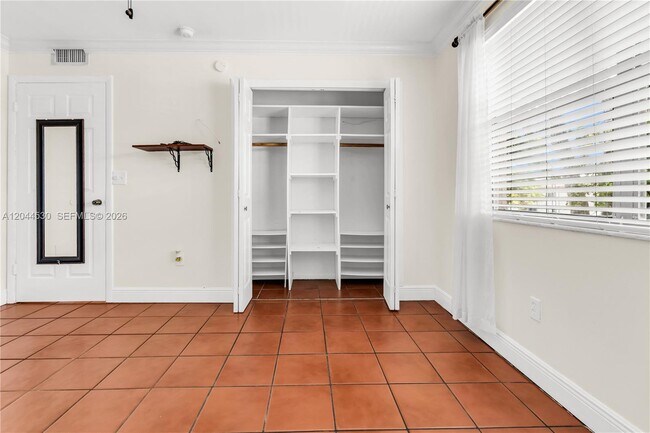 Building Photo - 15350 SW 72nd St
