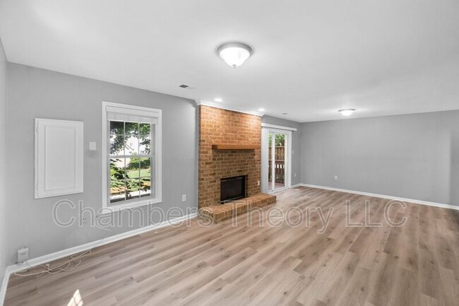 Building Photo - 2170 Kings Garden Way
