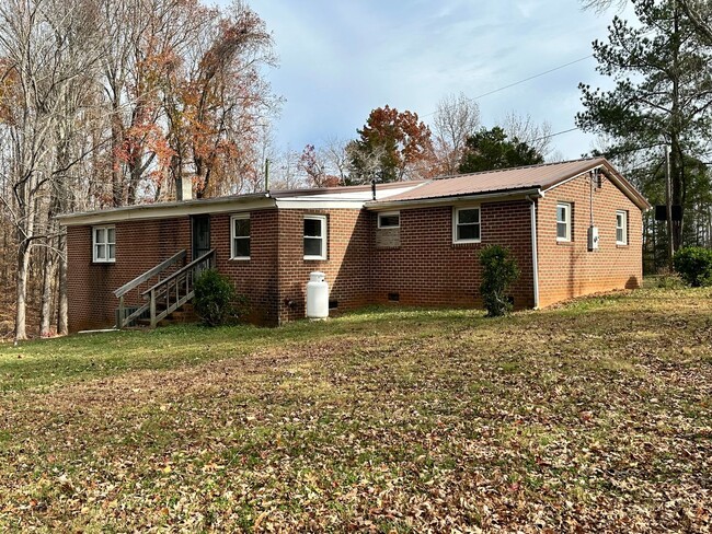 Building Photo - 5-Bedroom Home in Meherrin in Private Sett...