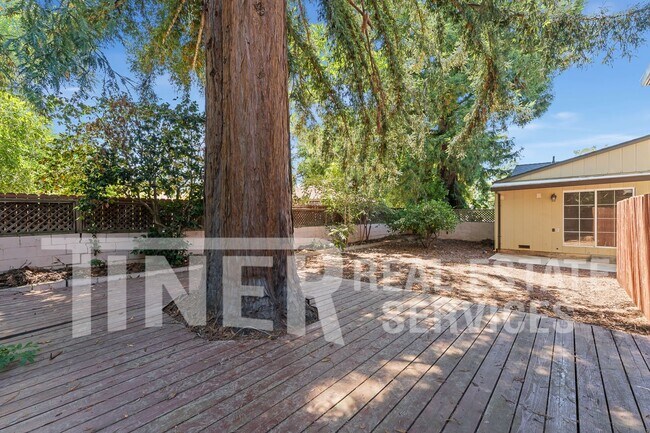 Building Photo - 705 Orange Grove Way