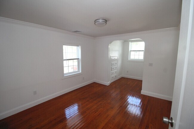 Building Photo - 96 Walnut Ln