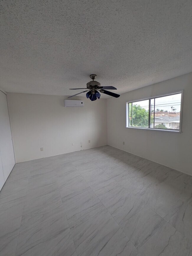 Building Photo - B- 6-Unit  9532-9536 1/2 Cedar Street.