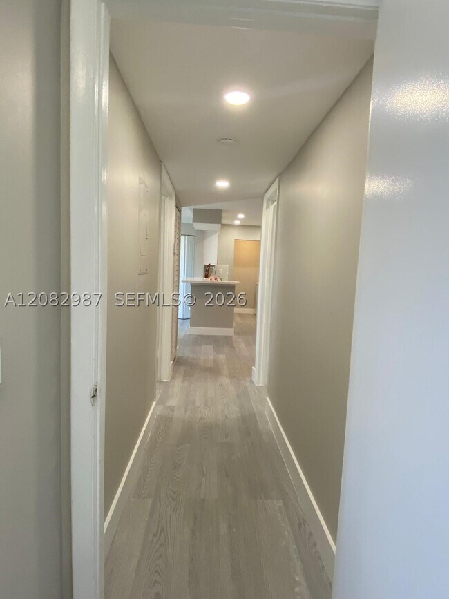 Building Photo - 1257 SW 46th Ave