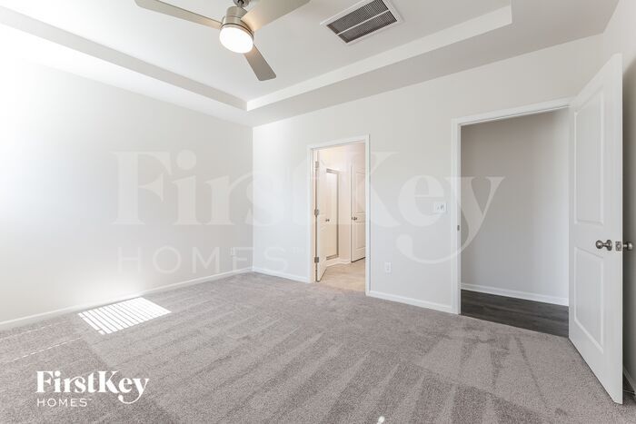 Building Photo - 403 Stonefence Dr