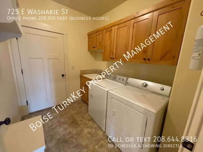 Building Photo - 725 Washakie St E