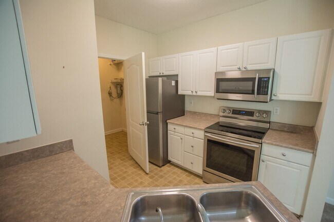 Building Photo - Lovely 2-bedroom, 2-bath condo available f...