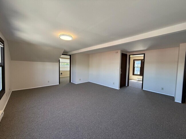 Building Photo - 7519 Greenwood Ave N