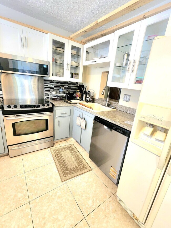 Building Photo - 3959 Via Poinciana