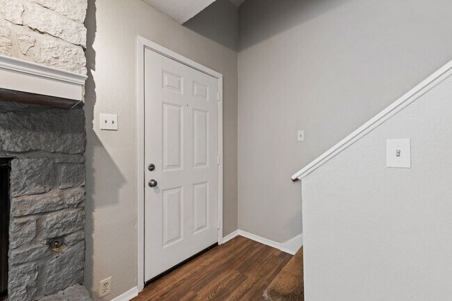 Building Photo - Rawhide Loop Duplex