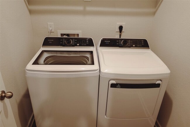 Building Photo - 8586 Blueberry Ash St