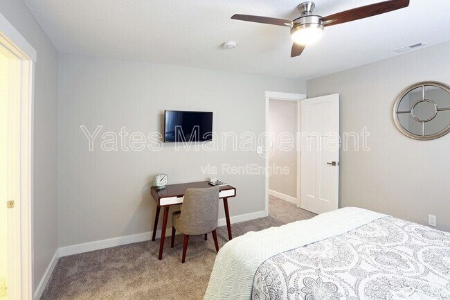 Building Photo - 115 Valor Dr