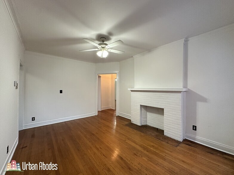 Building Photo - 3722 N Sheffield Ave