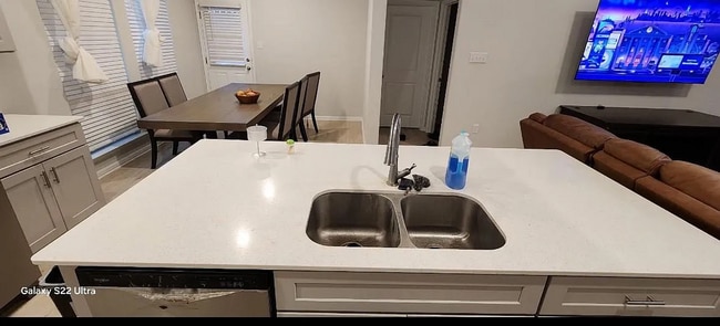 Building Photo - Charming 4BR 3.5BA w/ 2-Car Garage in Kyle