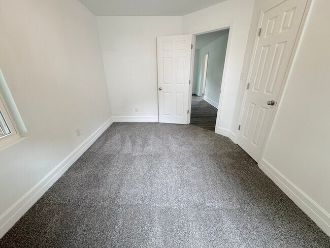 Building Photo - CHARMING 4-BEDROOM, 2-BATH COTTAGE-STYLE HOME IN HAMPTON, VA!