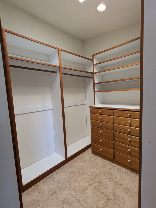 Master closet with built in storage - 3972 Ecochee Ave