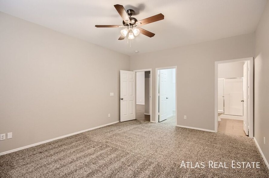 Building Photo - 805 E Drifter Pl