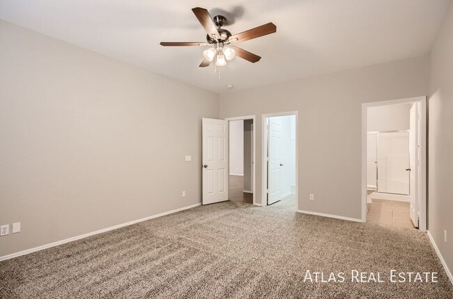 Building Photo - 805 E Drifter Pl