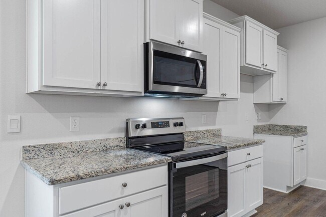 Building Photo - Shoal River Landing Must See w/ 3-car garage!