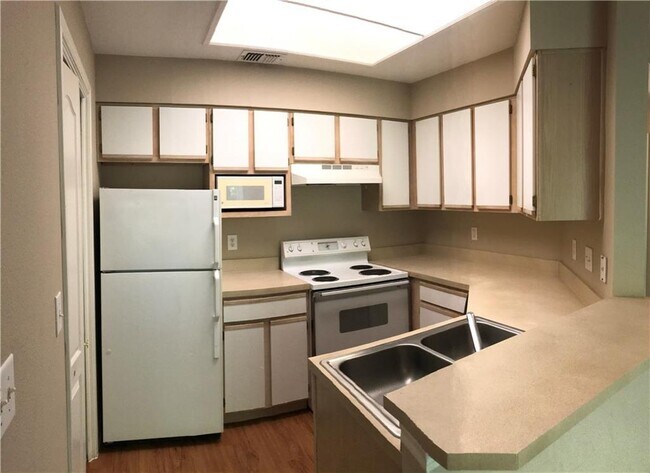 Building Photo - 6000-14 Shepherd Mountain Cove